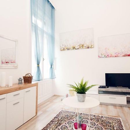 Lillybeth City Center Apartments Boedapest Buitenkant foto