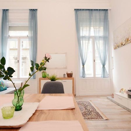 Lillybeth City Center Apartments Boedapest Buitenkant foto