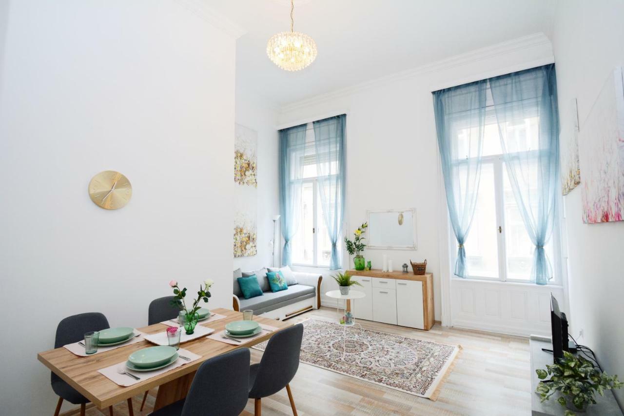 Lillybeth City Center Apartments Boedapest Buitenkant foto