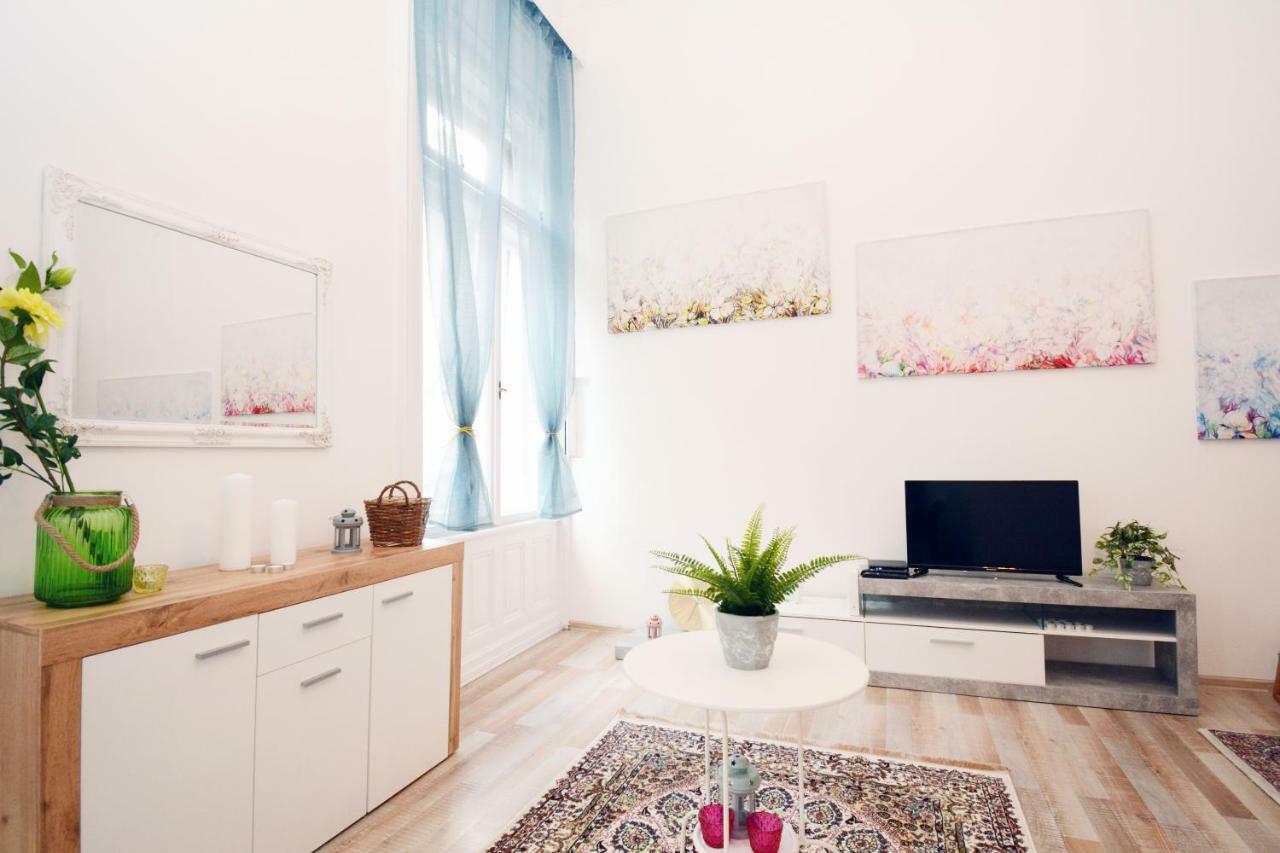 Lillybeth City Center Apartments Boedapest Buitenkant foto