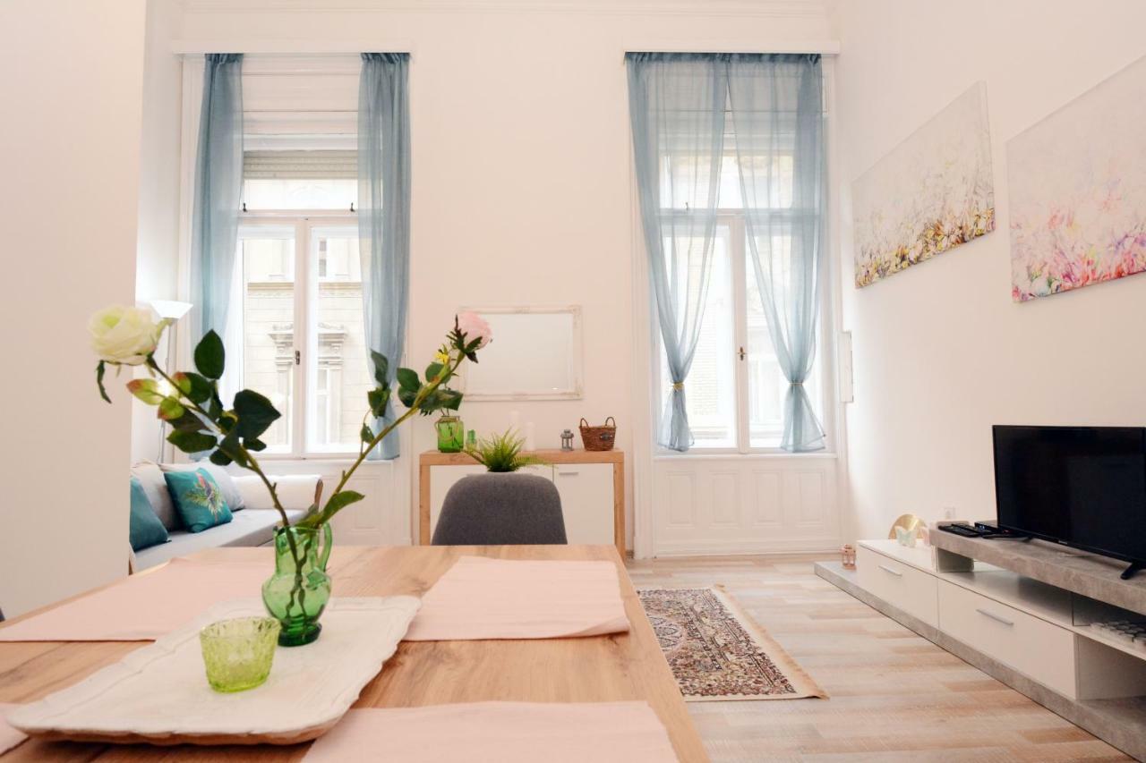 Lillybeth City Center Apartments Boedapest Buitenkant foto
