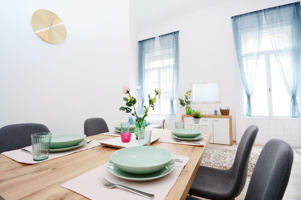 Lillybeth City Center Apartments Boedapest Buitenkant foto