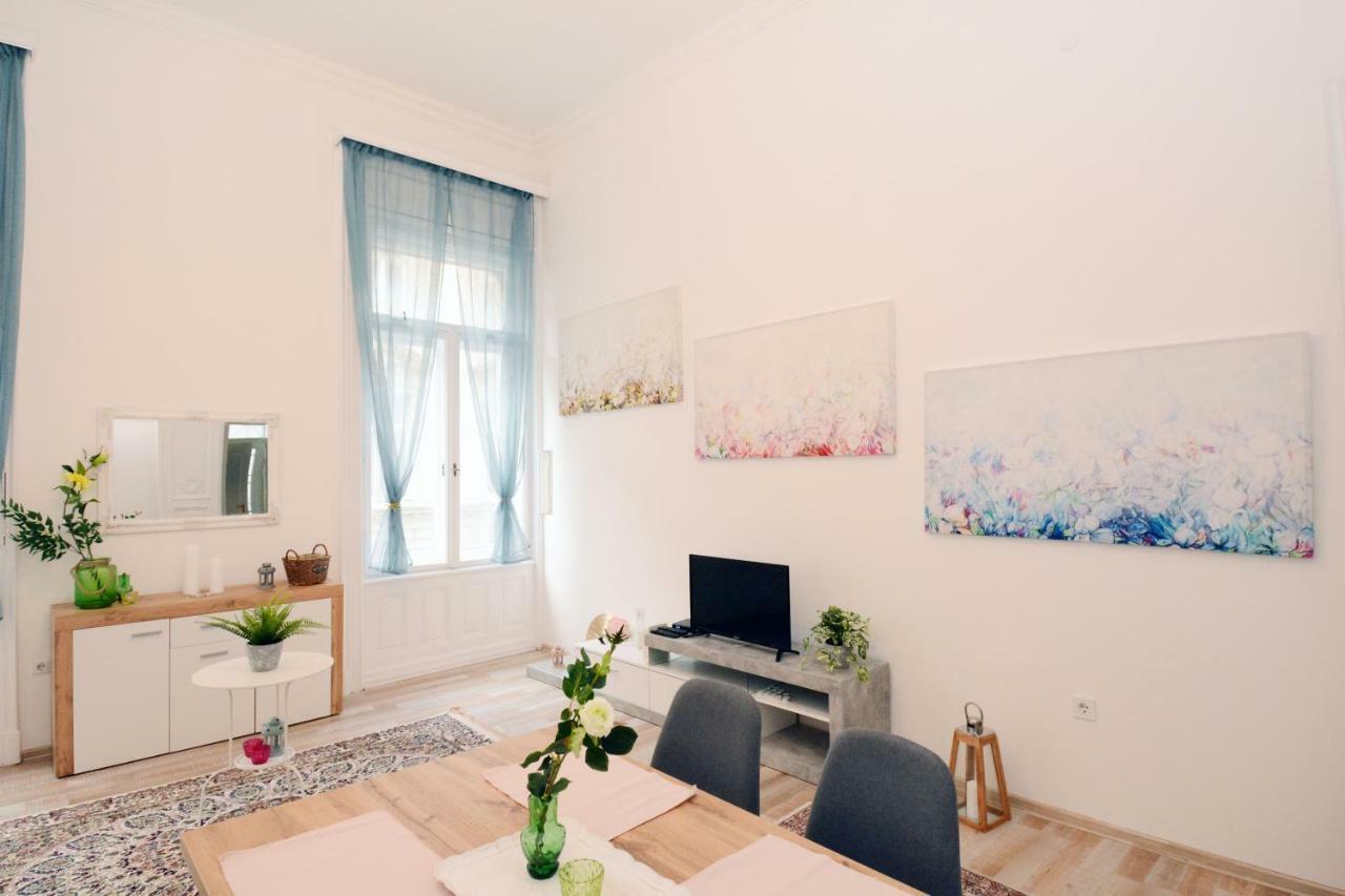 Lillybeth City Center Apartments Boedapest Buitenkant foto