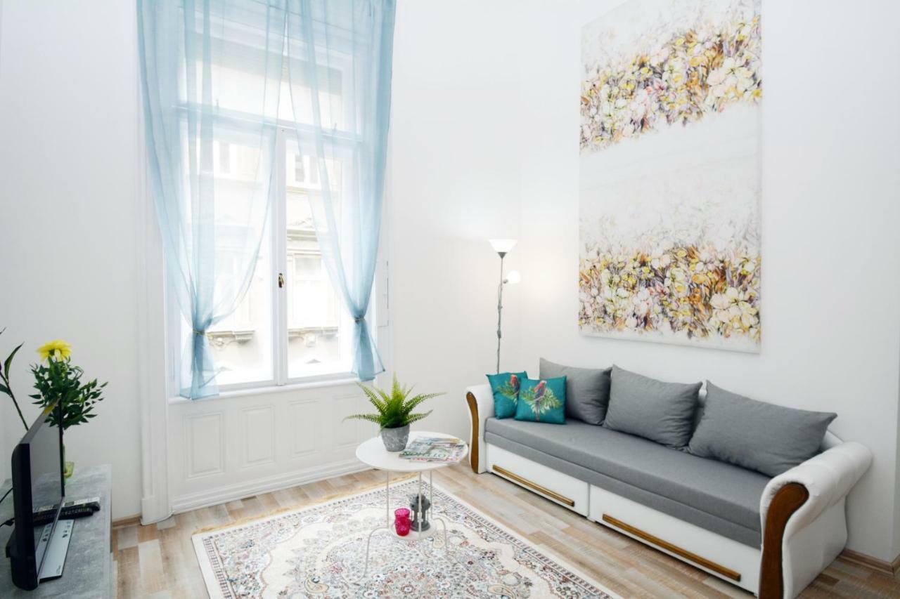 Lillybeth City Center Apartments Boedapest Buitenkant foto