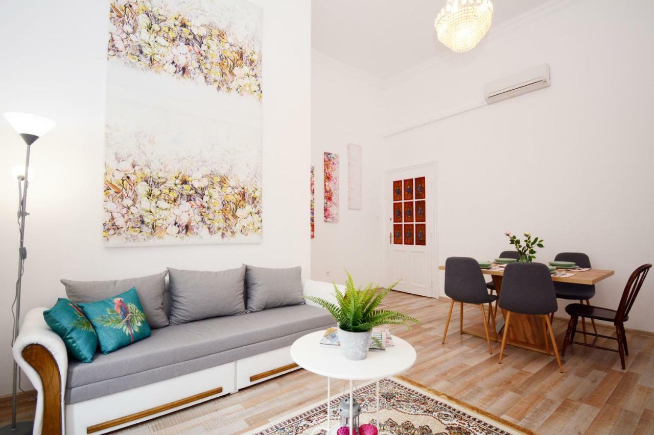 Lillybeth City Center Apartments Boedapest Buitenkant foto