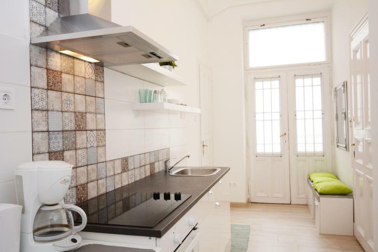 Lillybeth City Center Apartments Boedapest Buitenkant foto
