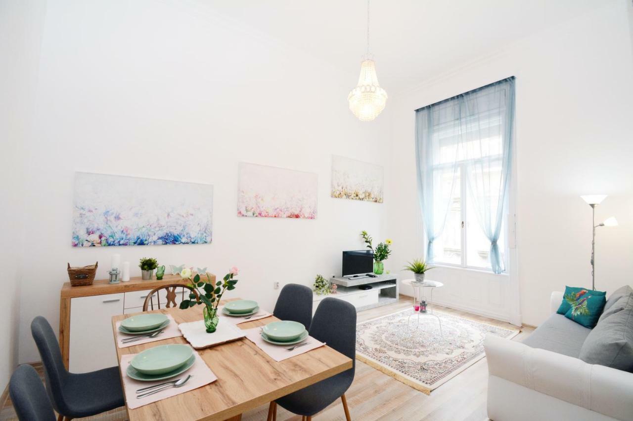 Lillybeth City Center Apartments Boedapest Buitenkant foto