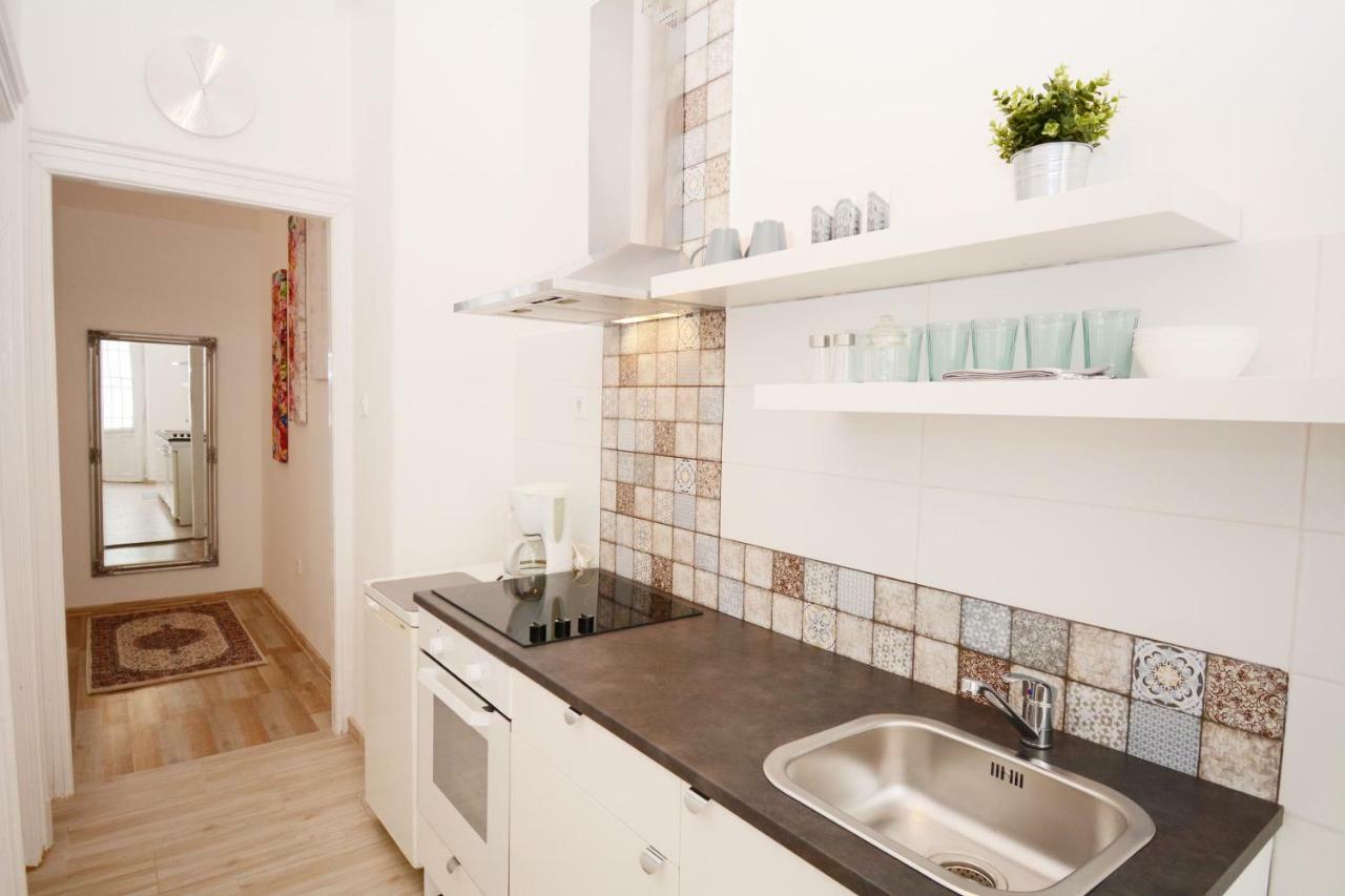 Lillybeth City Center Apartments Boedapest Buitenkant foto