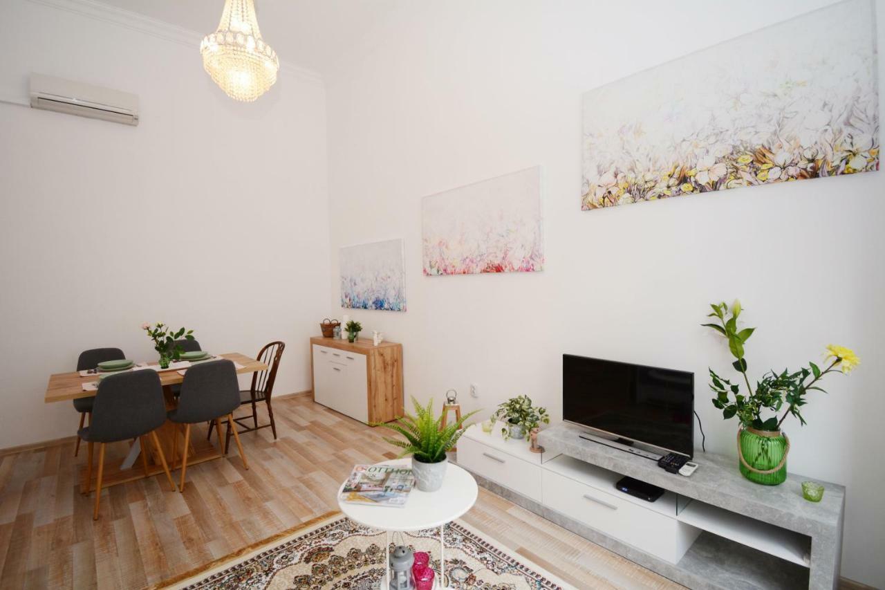 Lillybeth City Center Apartments Boedapest Buitenkant foto